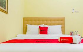 Reddoorz Syariah @ Puri Kalijaga Street Guest House 2*