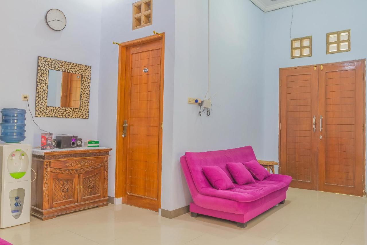 RedDoorz Syariah @ Puri Kalijaga Street Hotel Cirebon Bagian luar foto